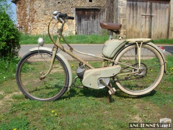 Mobylette AV 32.jpg