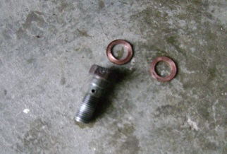 6 montage d'une vis et joints neufs de canalisation de frein(fuite).JPG