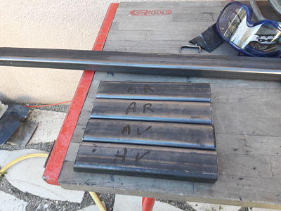 decoupe des tubes de 50x30x240 qui reliront les platines au corps du slider et seront souder au passage sur le fer plat