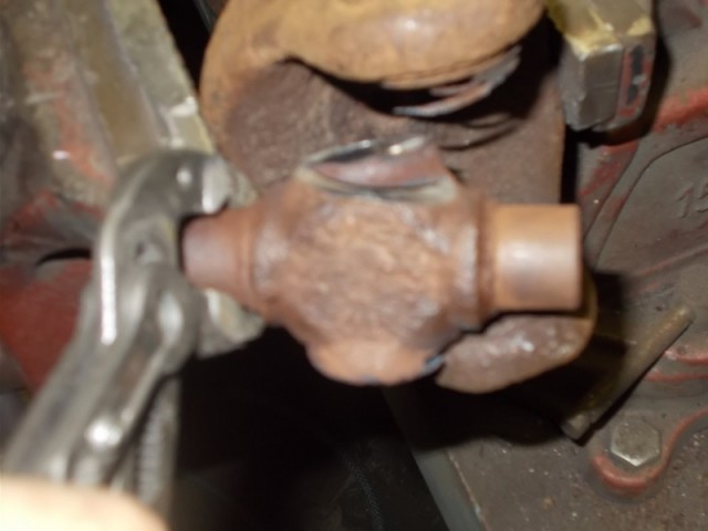 extraction  d'une partie de croisillon a la meule de precision