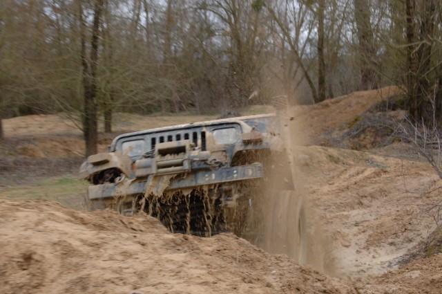 Mon YJ 4 Litres SAHARA, que je voudrais arrêter de trainer dans les zones.