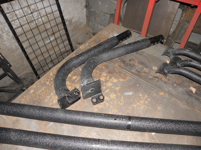 pieds arrieres  à fixer sur le chassis