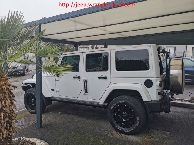 jeep-wrangler-JKU-marche-pied-porte-19.JPG