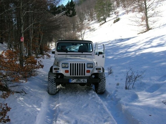 jeepneige.jpg